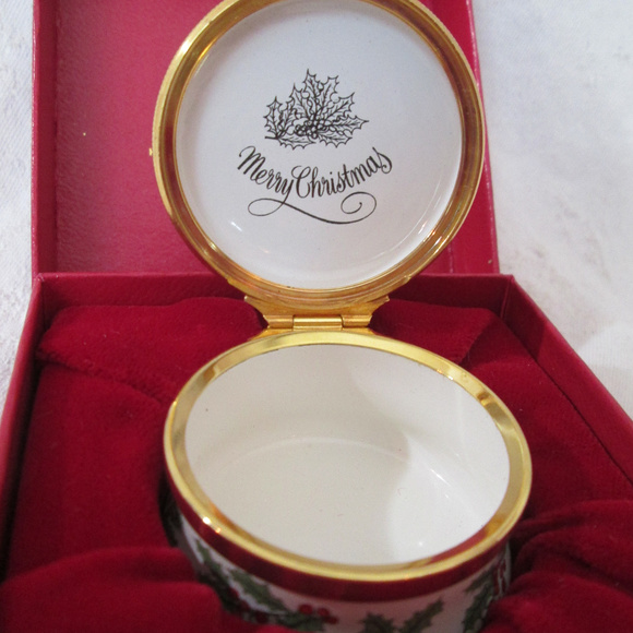 Enamel Trinket Box VICTORIAN CHRISTMAS  & Family - Picture 7 of 8